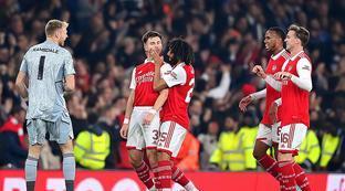 年橫掃六冠 年橫掃六冠